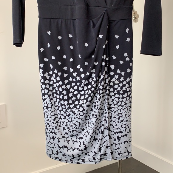 Ann Taylor cute navy dress with floral pattern 0 - Picture 4 of 8